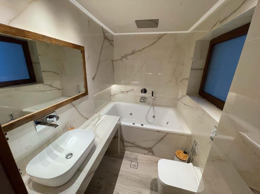 Acropolis Lux Apartment 아테네 외부 사진